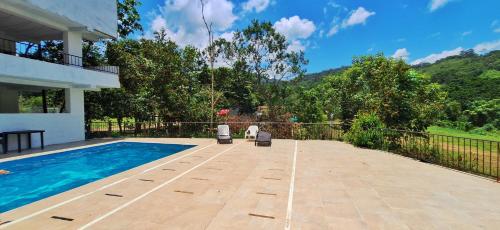Hồ bơi trong/gần OSIMiRI JAMAICA Ríos cristalinos, naturaleza y tranquilidad