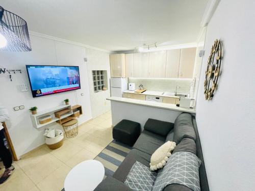A kitchen or kitchenette at Pretty bungalow with Prívate terrace