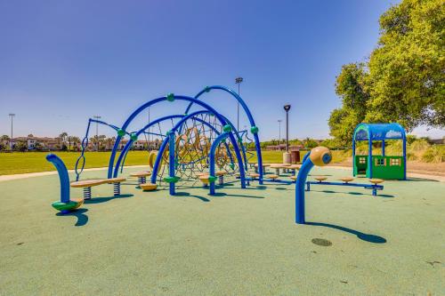 Ο χώρος παιχνιδιού για παιδιά στο Family-Friendly Camarillo Home with Access to Pools!