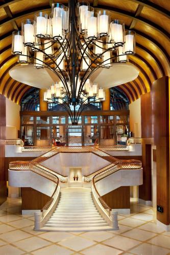 Restoran atau tempat lain untuk makan di The St. Regis Sanya Yalong Bay Resort