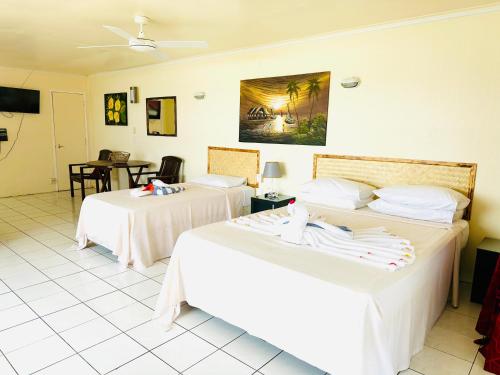 Postel nebo postele na pokoji v ubytování Kiikii Inn & Suites