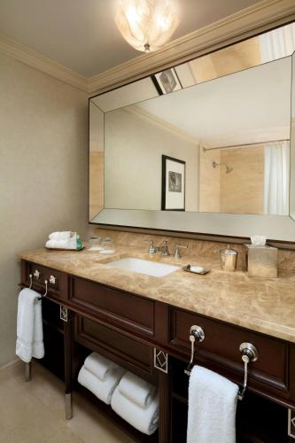 Koupelna v ubytování The St. Regis Houston