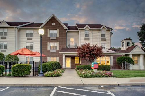 a house with a street light in front of it at Towneplace Suites by Marriott Cleveland Westlake in Westlake