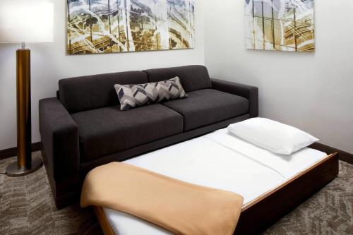 Posezení v ubytování SpringHill Suites Houston NASA/Webster