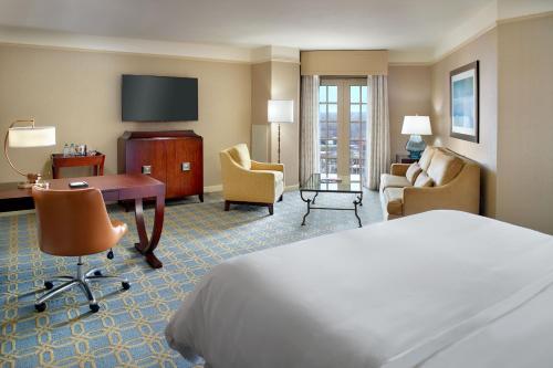 Postel nebo postele na pokoji v ubytování The Westin Poinsett, Greenville