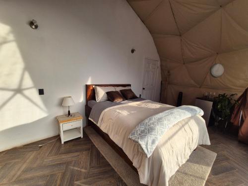 Postel nebo postele na pokoji v ubytování Glamping Monteverde