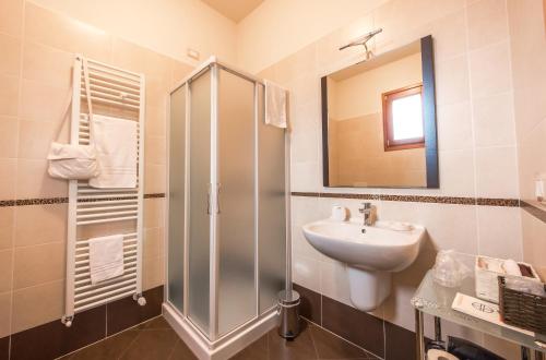 a bathroom with a sink and a shower at Agriturismo Ca' La Pergola in Verona
