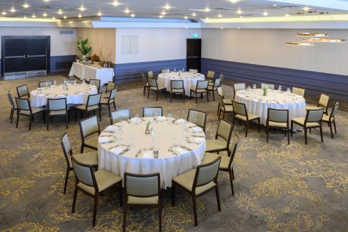 Restaurace v ubytování Crowne Plaza Tel Aviv Beach by IHG