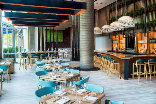 Um restaurante ou outro lugar para comer em W Hoboken