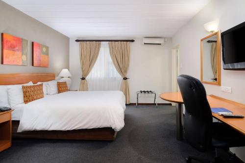 Katil atau katil-katil dalam bilik di Protea Hotel by Marriott Polokwane Landmark