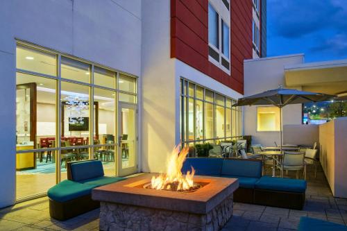 Χώρος καθιστικού στο SpringHill Suites by Marriott Scranton Montage Mountain