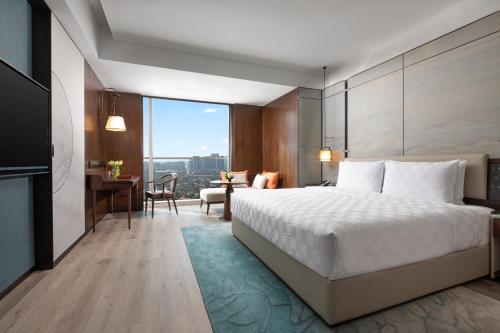 Postel nebo postele na pokoji v ubytování HUALUXE Hotels and Resorts Haining