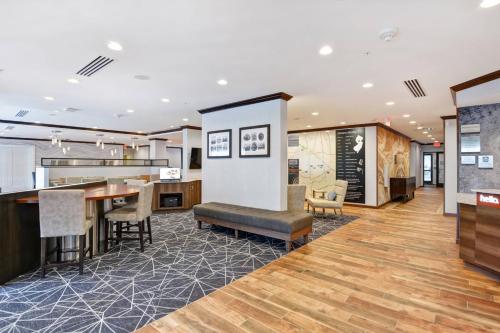 a lobby with a bar and a table and chairs at TownePlace Suites by Marriott Bridgewater Branchburg in Branchburg Park