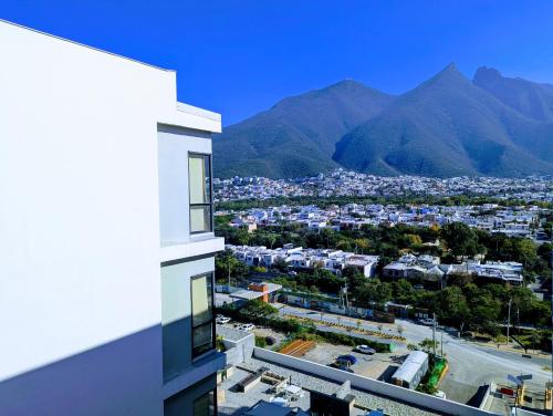 a view of a city and mountains from a building at Moderno Ubicacion Vistas Seguridad y Estilo in Monterrey