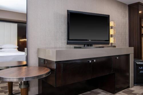 a hotel room with a television and a bed at Beverly Hills Marriott in Los Angeles