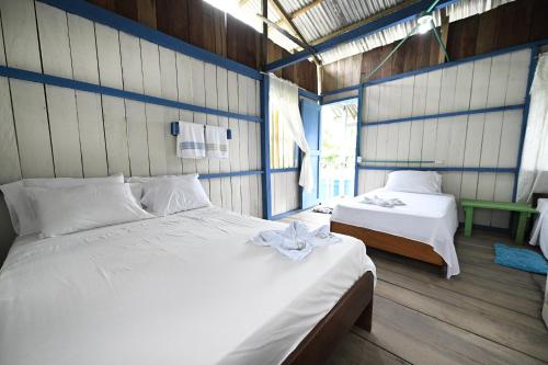 a bedroom with two beds in a room at Chachamar in Panguí