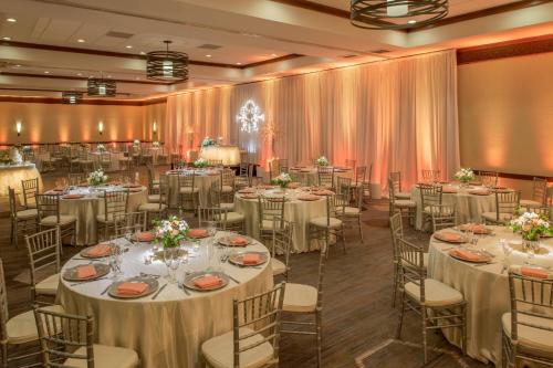 a ballroom with tables and chairs and a banquet hall at Fullerton Marriott at California State University in Fullerton