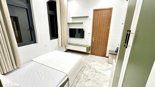 a white room with a door and a window at Nami Homestay in HÆ°ng YÃªn