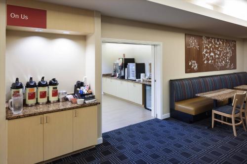 Set per la preparazione di tè e caffè presso TownePlace Suites Columbia Southeast / Fort Jackson