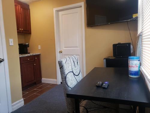 Η κουζίνα ή μικρή κουζίνα στο Unit-D Private unit near downtown Washington DC and metro train station