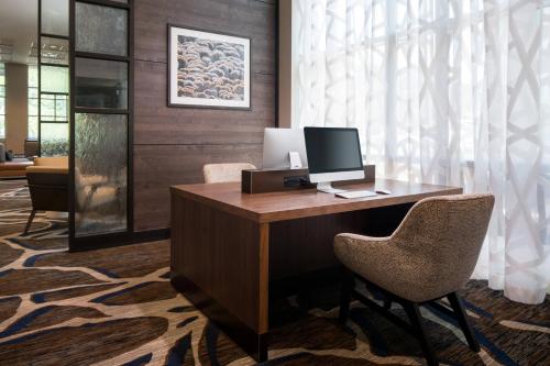 an office with a desk with a computer on it at Morgantown Marriott at Waterfront Place in Morgantown