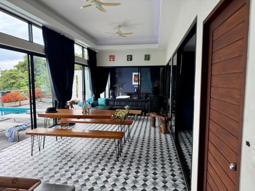 Ruang duduk di Ko Samui Seaview pool villa Seren with car