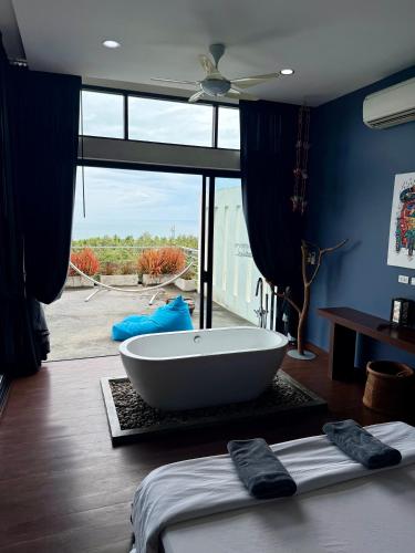 Katil atau katil-katil dalam bilik di Ko Samui Seaview pool villa Seren with car