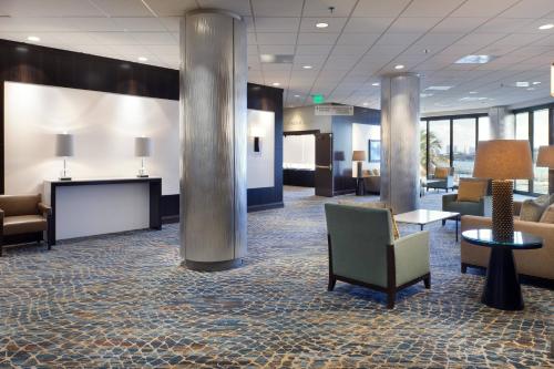a lobby with a waiting area with chairs and tables at Miami Marriott Biscayne Bay in Miami
