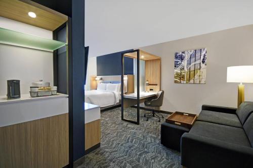 Postel nebo postele na pokoji v ubytování SpringHill Suites by Marriott St. Paul Arden Hills