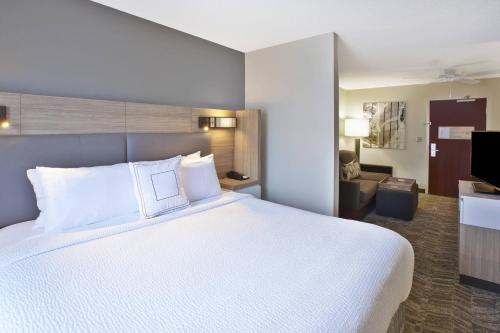 a large white bed in a hotel room at SpringHill Suites Minneapolis-St. Paul Airport/Eagan in Eagan