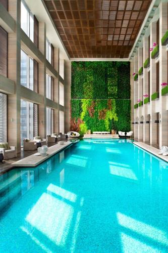Piscina a W Guangzhou o a prop