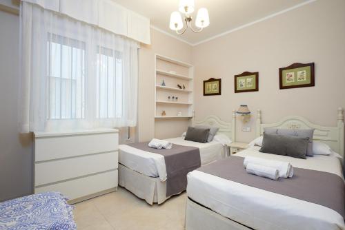 a bedroom with two beds and a window at DIFFERENTFLATS Morsa in Salou
