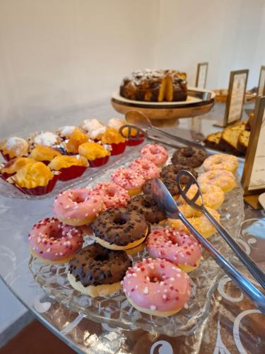a display of different types of donuts on a table at Fantastic Garden - Firenze Nord in Sesto Fiorentino