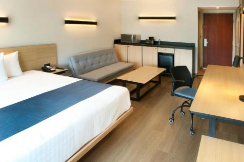 Ruang duduk di City Express by Marriott Reynosa