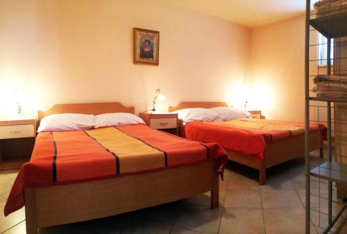 En eller flere senger på et rom på Apartments Bogdanovic