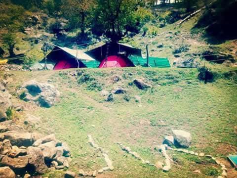 Fotografie z fotogalerie ubytování Cafe vee camping point Tosh waterfall v destinaci Kulu