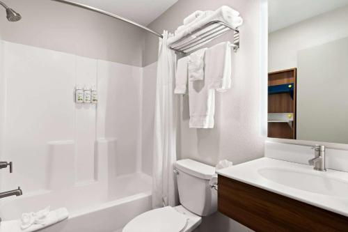 Koupelna v ubytování Holiday Inn Express & Suites George - Quincy South by IHG