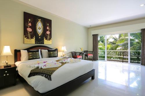 Un pat sau paturi într-o cameră la Naka Resort