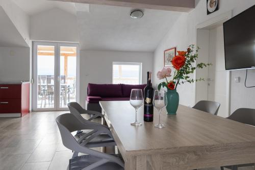 Μια τηλεόραση ή/και κέντρο ψυχαγωγίας στο Apartments Anita