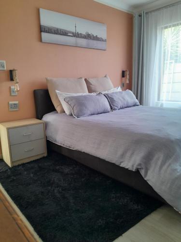 Ένα ή περισσότερα κρεβάτια σε δωμάτιο στο Transit Haven - 2 Bed Retreat