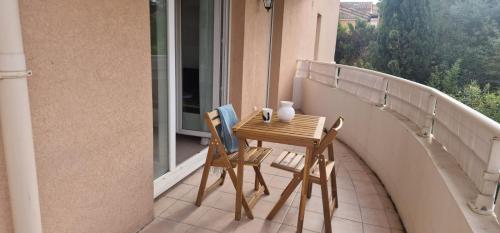 Photo de la galerie de l'établissement Marin apartment with swimming pool, à Antibes
