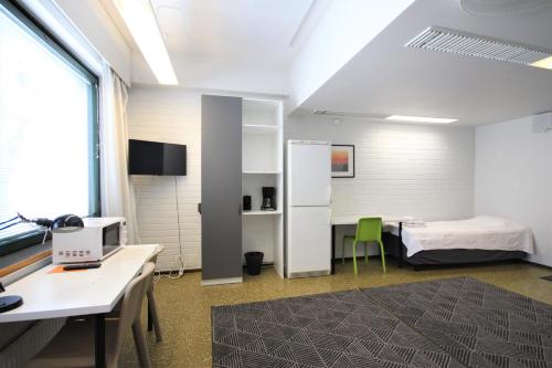 Μια τηλεόραση ή/και κέντρο ψυχαγωγίας στο Forenom Hostel Espoo Otaniemi