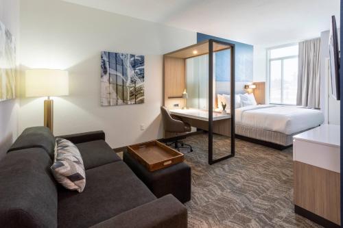 Ένα ή περισσότερα κρεβάτια σε δωμάτιο στο SpringHill Suites Minneapolis Maple Grove/Arbor Lakes