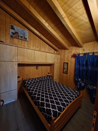 Ένα ή περισσότερα κρεβάτια σε δωμάτιο στο Ciapin House