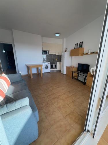 Η κουζίνα ή μικρή κουζίνα στο Holidays Oasis Roses marítim