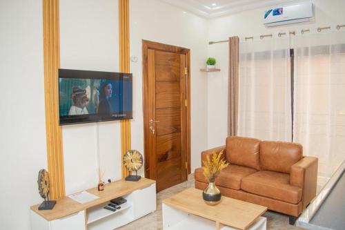 TV a/nebo společenská místnost v ubytování Appartements meublés mpita