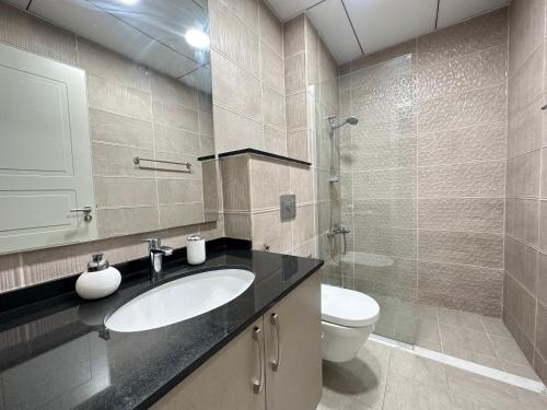 Koupelna v ubytování Stunning 1-Bedroom in The Polo Residence, Meydan