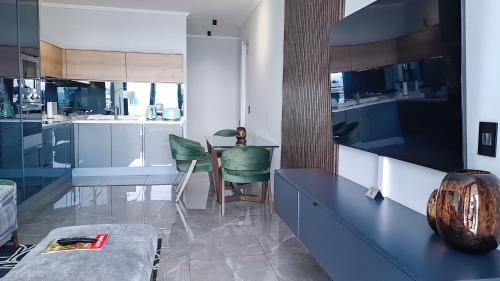 Cucina o angolo cottura di Executive Apartment at Ellipse Waterfall