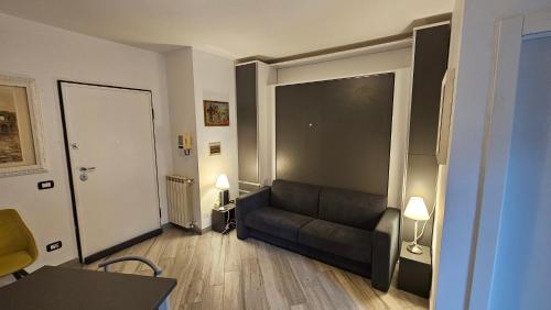 a living room with a couch in a room at Sweet Escape Roma in Rome