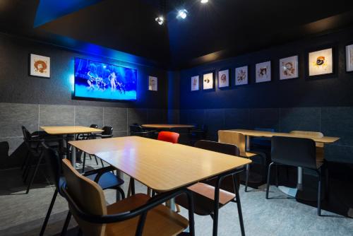 a restaurant with tables and chairs and a tv on the wall at ibis Styles Nancy Centre Gare in Nancy
